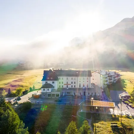 Hotel Kulm *